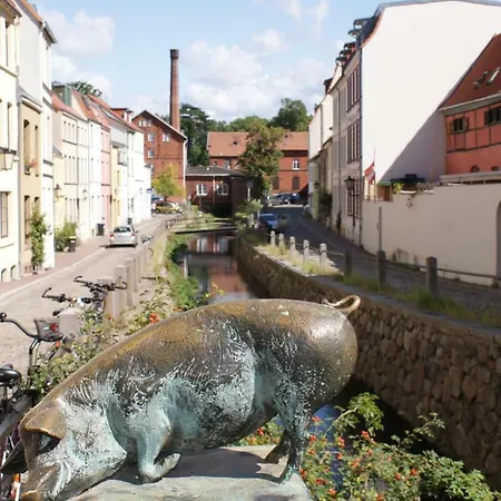 Wohlfuhlferienhaus In Der Wismarer Altstadt - Abc198 By Abcwismar